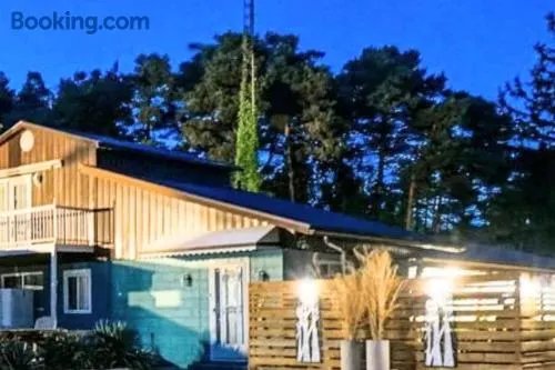 Sunset Cottage, 3 min walk to beach, sleeps 7 - Image 1