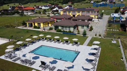 La Casa Hotel - Image 1