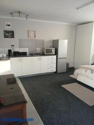 Cozy, self-catering Garden Flat - Image 1