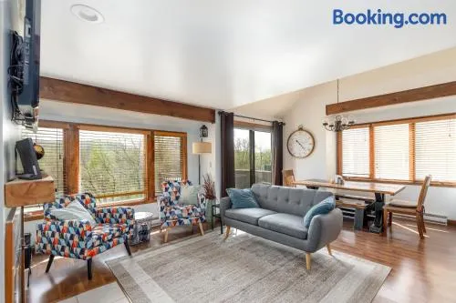 Quiet Home Minutes from Lake Galena & Eagle Ridge - Image 1