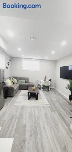 fabulous and cozy guest suite - Image 1