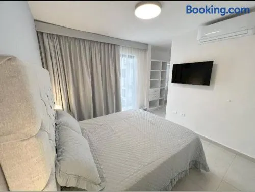 Departamento Exclusivo, High Apartment with Great Location 4-B - Image 1