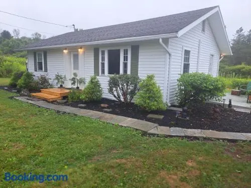 Cozy Country Cottage - Image 1