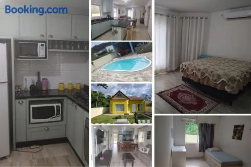 casa 700m da praia, ideal para família, 3 quartos , piscina, ar condicionado, churrasqueira, wi fi, estacionamento, até 10 pessoas, - Image 1