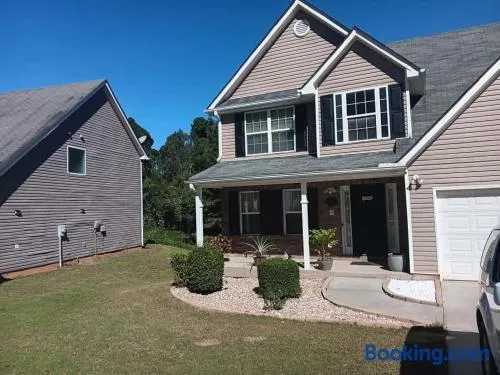 Private 4-Bedroom Home for Your Next Adventures - Image 1
