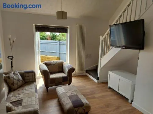 1 Bedroom House with Garden and off road private parking - Image 1