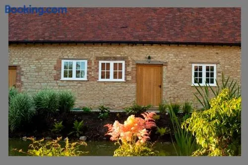 Court Farm Barns - Image 1