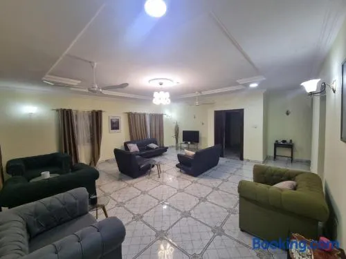 B's Classic and Cozy Apartments - Image 1