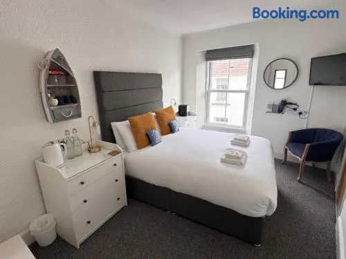 Gumfreston Guest House - Image 1
