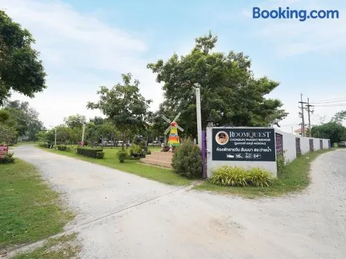 RoomQuest Chonburi Phanat Nikhom - Image 1