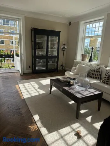 Central apartment with sea view - Image 1