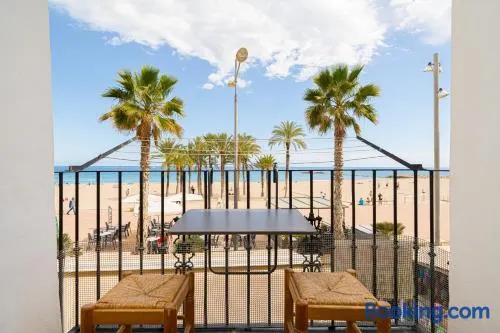 Appartement convivial et familial avec internet haut débit | Vue ville | À côté de la plage - Image 1