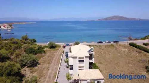 Contemporary, spacious boutique beach house - Image 1
