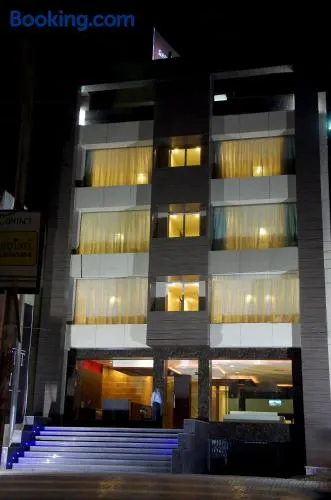 HOTEL GARNET - Image 1