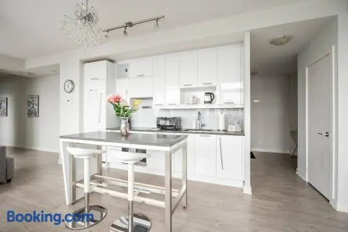 Modern 2BR, 2BA Suite - Incredible Views - Parking - Image 1