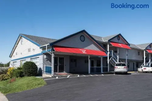 Econo Lodge Rutland City near Hwy 7 - Image 1