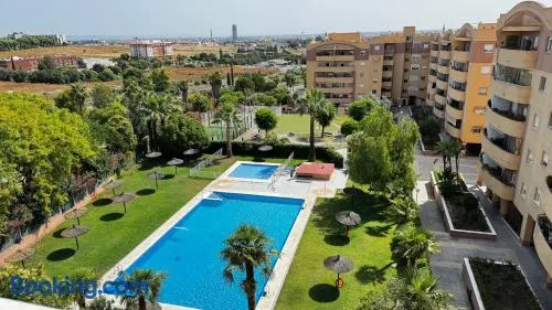 Appartement de vacances entièrement équipé avec internet haut débit, jardin et terrasse | Vue jardin | Parfait pour le travail à distance - Image 1