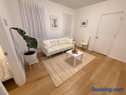 Spacious 2br Getaway Easy Access To Nyc & Newark - Image 1