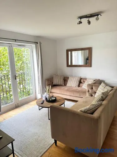 C&S Luxe - Riverside retreat ,London, Near 02 Arena has Free Parking and perfect for Long Stays - Image 1