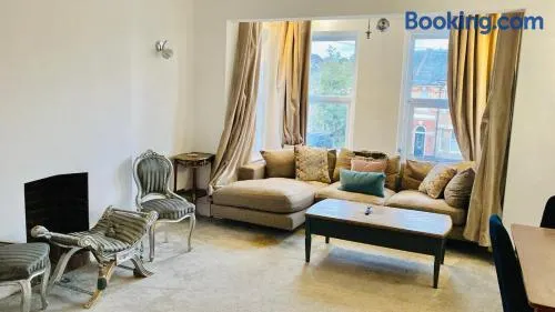 Luxury 2 bed Bournemouth Walk to Beach Poole King bed - Image 1