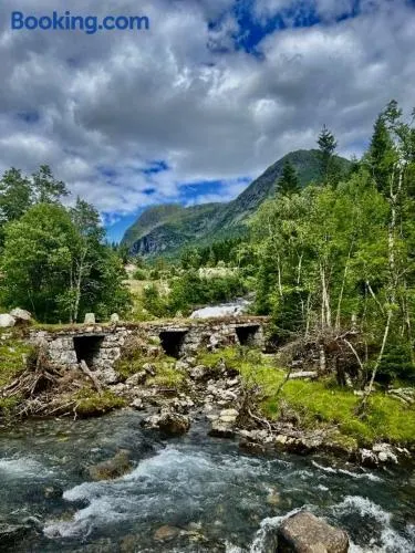 Haukedalen mountain panorama river view - Image 1