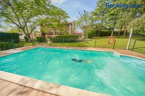 Casona exclusiva con piscina en la costa de Santillana del Mar - Image 1