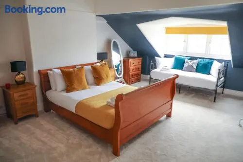 8 person home in Hoylake - The Wirral Peninsula - Image 1