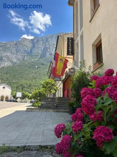 Hotel-Restaurante Badain - Image 1