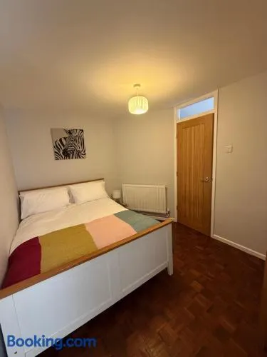 Modernised townhouse near Howbery Park - Image 1
