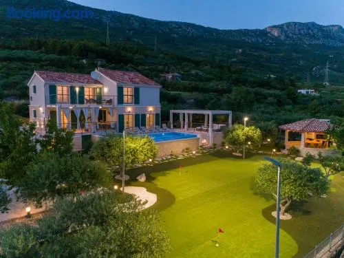 Villa Blue Ivy with Heated Pool - Image 1
