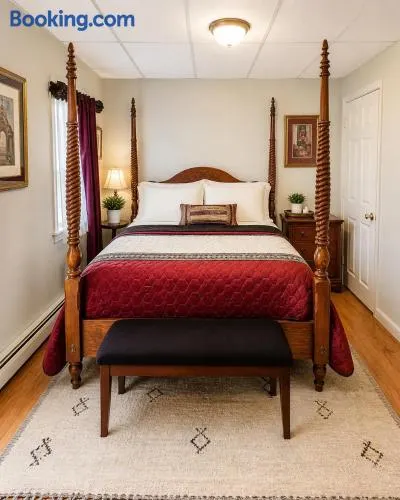 Fall River Stay Stylish 2BR Urban Haven Suite - Image 1