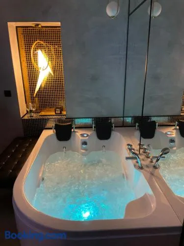 Apartament z Jacuzzi w Sercu Krakowa - Image 1