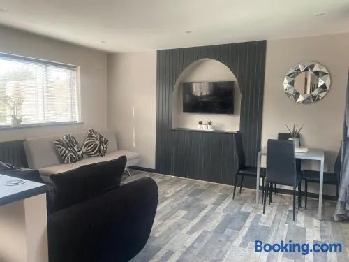 Rivendell spacious two bedroom 1st floor flat - Image 1