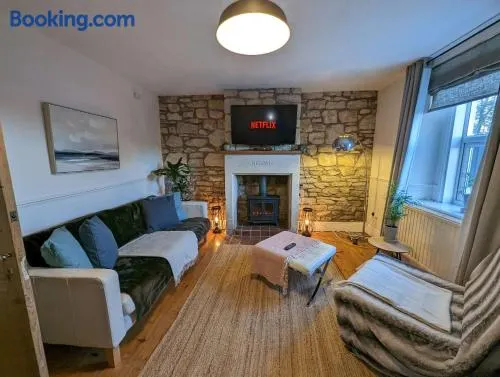 Rush Hill Cottage - with parking for 2 cars - Image 1