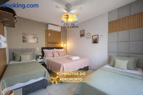 Quarto Quádruplo Família 8 min Aeroporto em pousada - Image 1