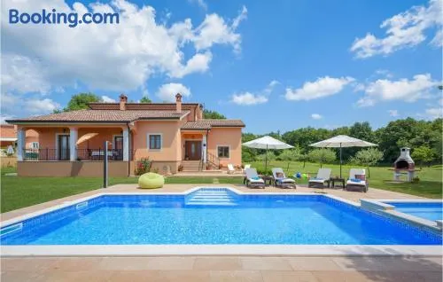 Two-Bedroom Holiday Home In Tinjan - Image 1