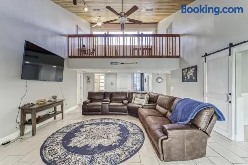 5 Large Bedrooms Game Room Patio - Image 1