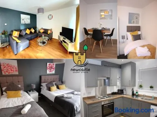Milton House - Entire 3Bed House FREE WIFI & 4 FREE PARKING Spaces Serviced Accommodation Newcastle UK - Image 1