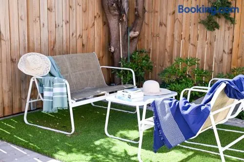 VILLA RIVA, terrasse plein sud, plage à pied, 4 à 6 personnes - Image 1
