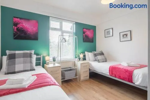 Bright & Modern Cambridge Room 6 - Image 1