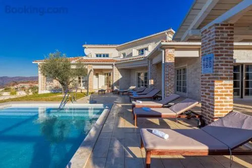 Villa Star - Image 1