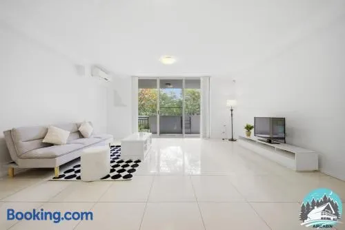 Stylish 2B Retreat with Parking - Image 1