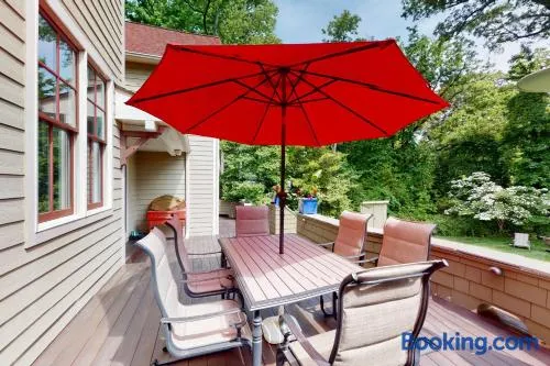 3-story, dog-friendly home near beaches with home theatre, grill & gaming tables - Image 1
