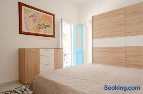 Room 2 min walk from Mdina Townhouse - Image 1