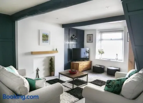 White Cottage deluxe 2 bedroom apartment - Image 1
