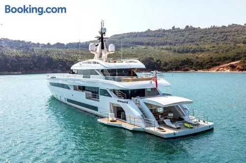 Albaker Tour VIP Yacht - Image 1