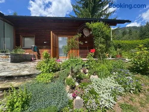 Charmant appartement convivial et familial avec barbecue, terrasse et jardin - Image 1