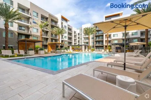 Spacious Resort style 2Bedroom 2Bath Oasis Pool Gym Desert Ridge - Image 1