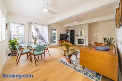 Stylish, Spacious Retreat with Plunge Pool - Casa Cranbrook - Image 1