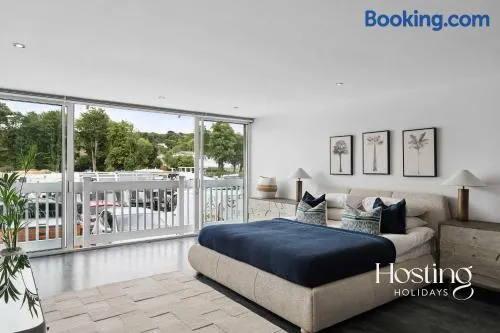 The Boathouse - Unique Riverside Living in Henley - Image 1
